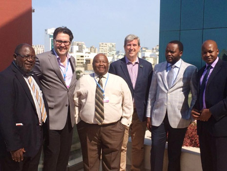 Minister David Heurtel and his Ontario counterpart, Minister of Environment and Climate Change Glen Murray, with members of the South African KwaZulu-Natal Province delegation. 